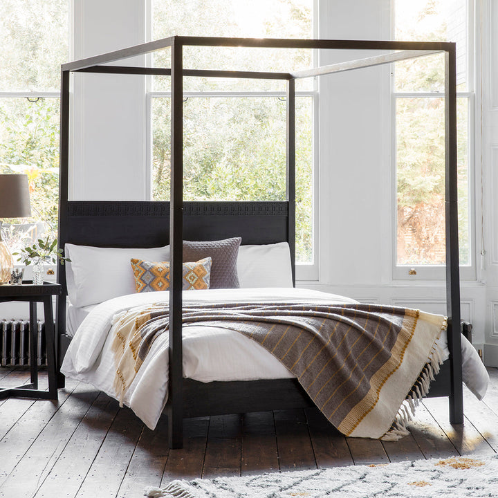 Four poster 5 ft bedframe, King size - Boho boutique