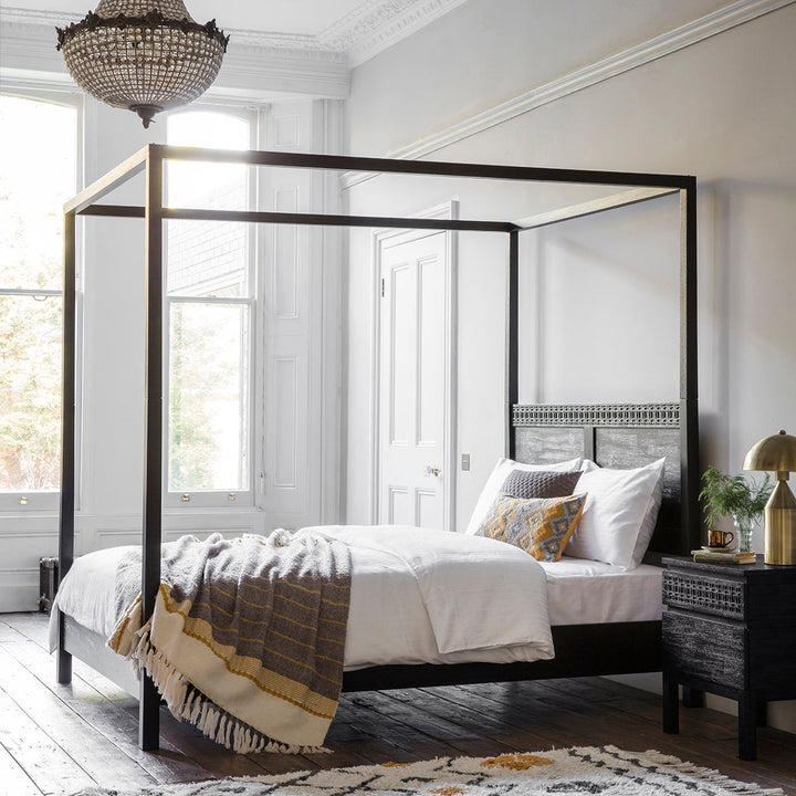 Four poster 5 ft bedframe, King size - Boho boutique